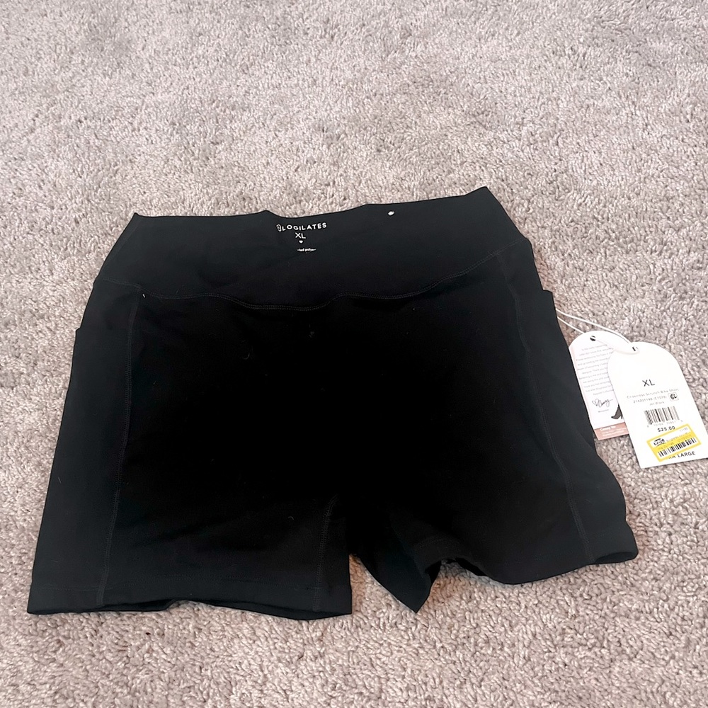 Crisscross Scrunch shorts